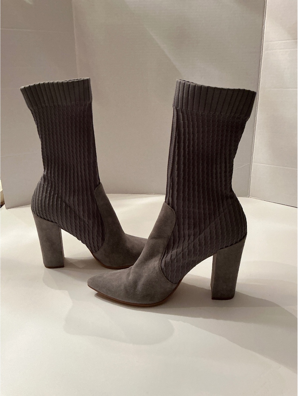 Dolce Vita Elon Gray Suede Sock Ribbed Stretch Knit Block Heel Booties Sz 9